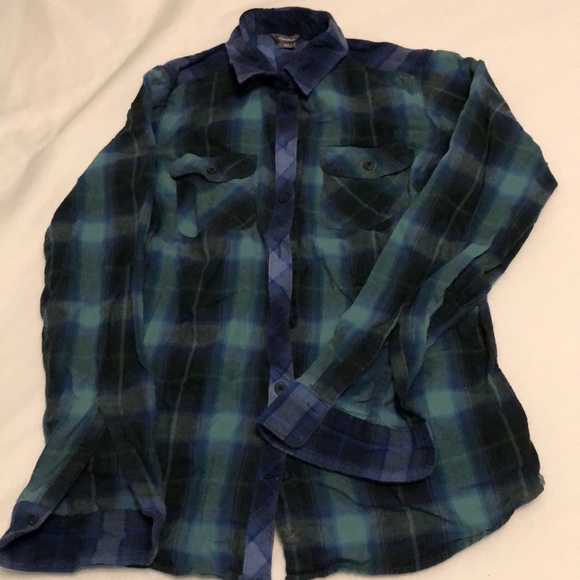 Women’s Eddie Bauer flannel - Picture 2 of 2